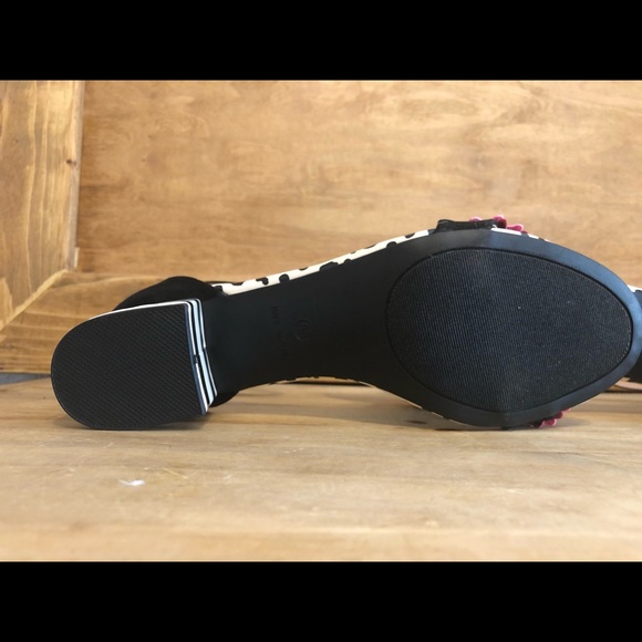 LAST PAIR size 10❣️❣️ Betsey Johnson shoes - Picture 9 of 10